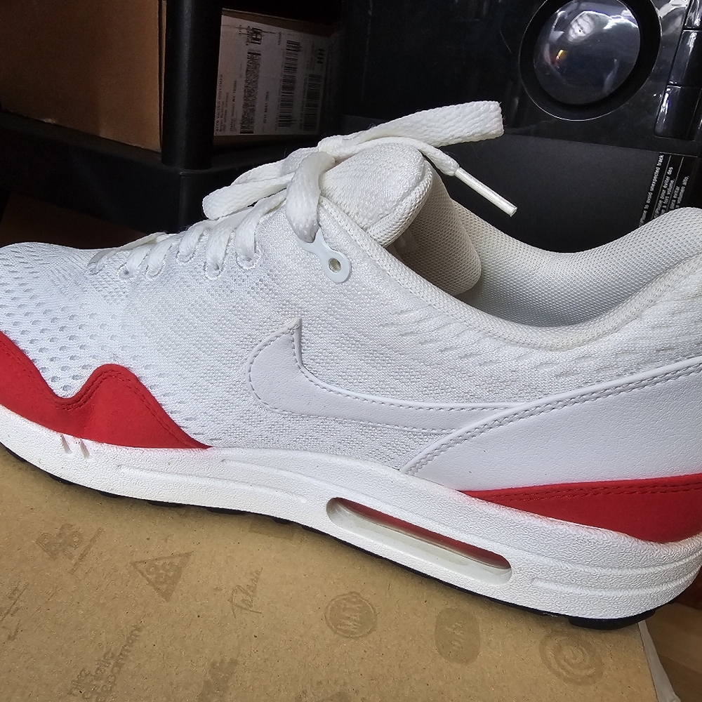 NIKE AIRMAX 1 EM SIZE 9.5